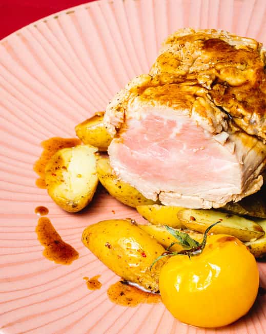 Paris: Seine River Dinner Cruise with Live Music - Dining Experience: Three Courses with French Flair