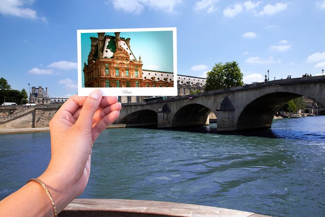 Paris Seine River Sightseeing Cruise with Commentary by Bateaux Parisiens - Seating and Capacity: Be Prepared for Crowds