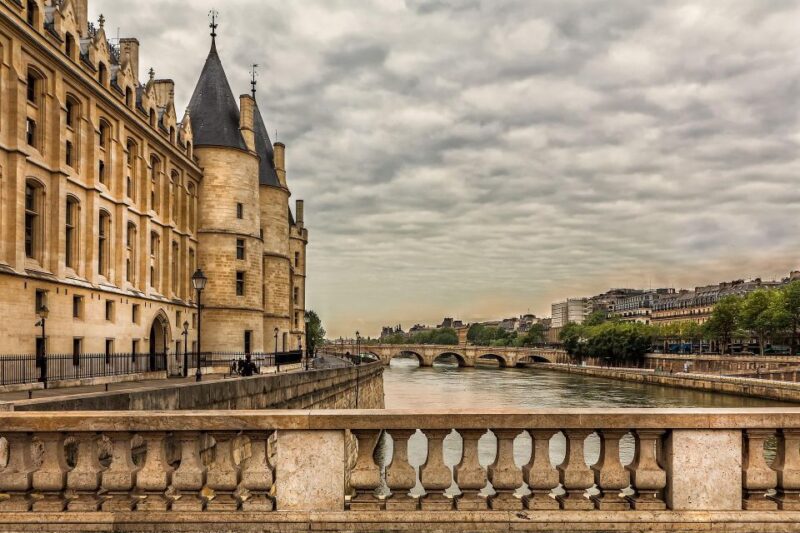 Paris: Seine River Walking Tour with Optional Musée d'Orsay - Scenic Seine River Cruise as a Perfect Finale