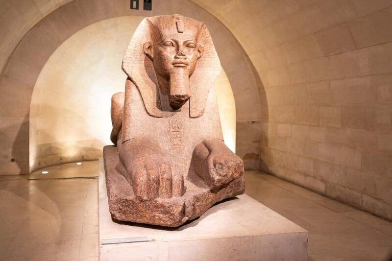 Paris: Senior-Friendly Louvre Museum Highlights Private Tour - Logistics: Meeting Point and Group Size