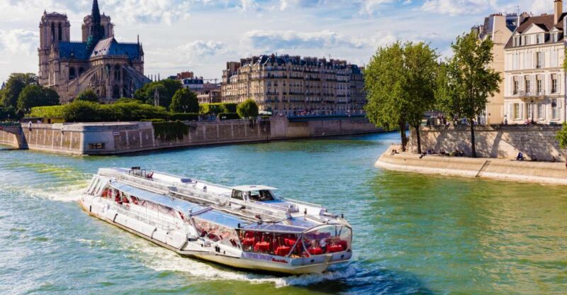 Paris: Sightseeing Cruise on the Seine with 3-Course Lunch - Onboard Entertainment and Atmosphere