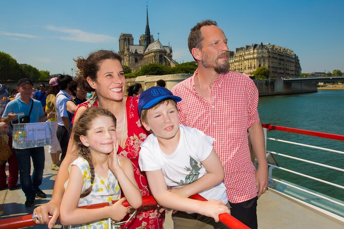 Paris Sightseeing Cruise with Champagne by Bateaux Mouches - Panoramic Views of Major Landmarks from the Seine