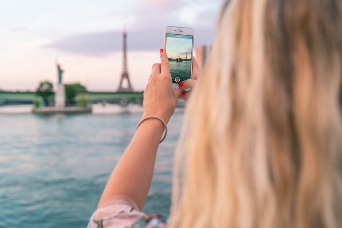 Paris Sightseeing Cruise with Champagne by Bateaux Mouches - Seating and Comfort Options on the Boat