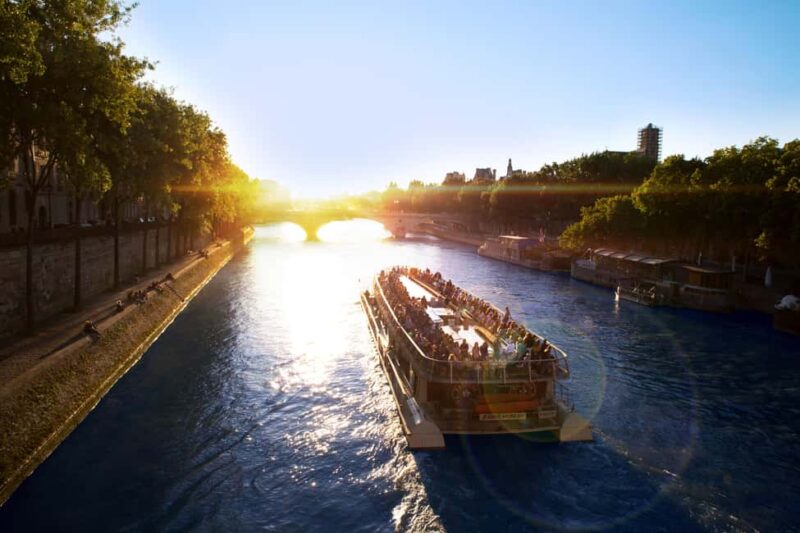 Paris: Sightseeing Cruise with 'Les Incollables' Quiz - The Interactive Audio Guide and Wi-Fi Experience