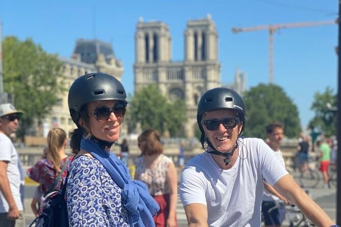 Paris Sightseeing Family Friendly Guided Electric Bike Tour - Romantic Pont des Arts and the Île de la Cité