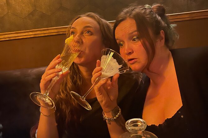 Paris Solo meetup:A cultural stroll,drinks and socializing - Starting Point at McDonalds in Paris