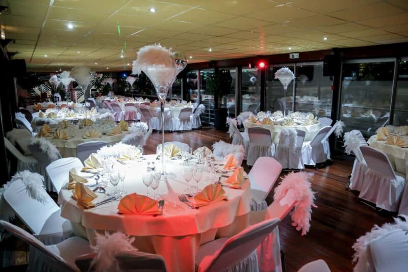 Paris - St Valentin Romantic Dinner Cruise on the Seine - Comparing the Experience to Other Seine Dinner Cruises