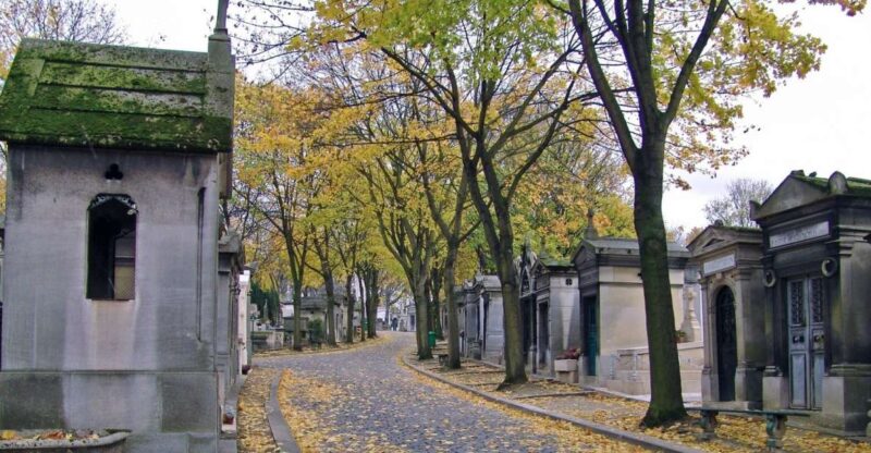 Paris: Stories of Père Lachaise Cemetery Walking Tour - Visiting Héloïse and Abélard’s Tomb