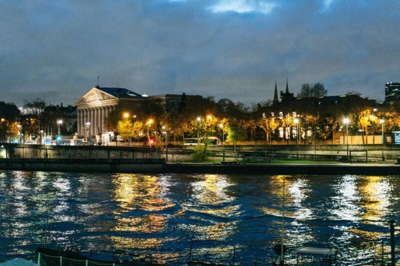 Paris: Sunrise Running and Sightseeing Group Tour - Running Through Paris’s Most Famous Landmarks Before the Crowds