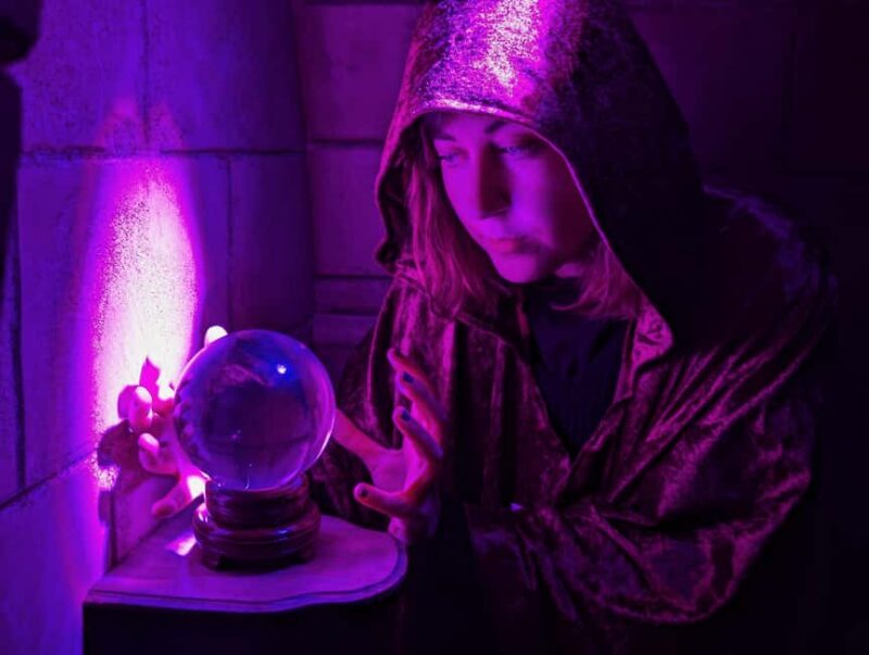 Paris: Take part in a unique immersive game! - Paris Unique 2-Hour Immersive Game in the 8th Arrondissement