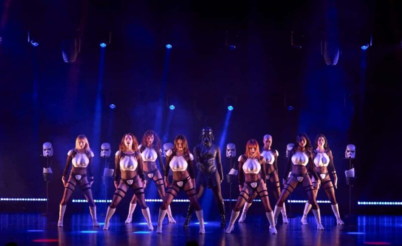 Paris: The Empire Strips Back a night of show and atmosphere - Key Points