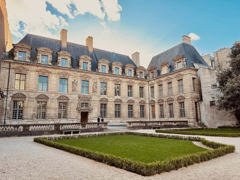 Paris: The vibrant city center and Le Marais in German - Exploring the Oldest Parts of Paris