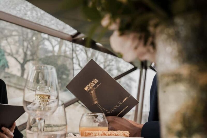 Paris : Valentine's Day Diner Cruise on the Seine river - Frequently Asked Questions