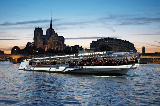 Paris Valentine's Day Dinner Cruise by Bateaux-Mouches - Seating Arrangements and Service Quality