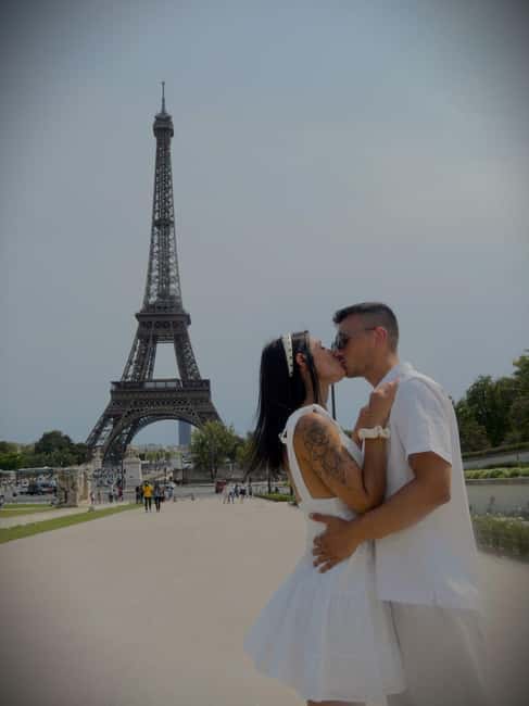 Paris: Vintage Couple Photoshoot at Hidden Paris Spots - Logistics: How the Tour Unfolds