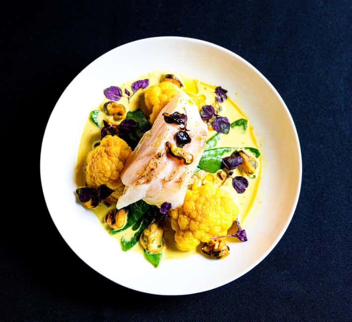 Paris: VIP Dinner and Cabaret Show at Paradis Latin - Spectacular "LOiseau Paradis" Show with Modern Technology