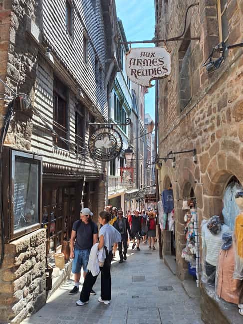 Paris VIP: Le Mont Saint Michel Chauffeur Driven Tour 14hrs - Exploring Mont Saint Michel: The UNESCO Site and Medieval Streets