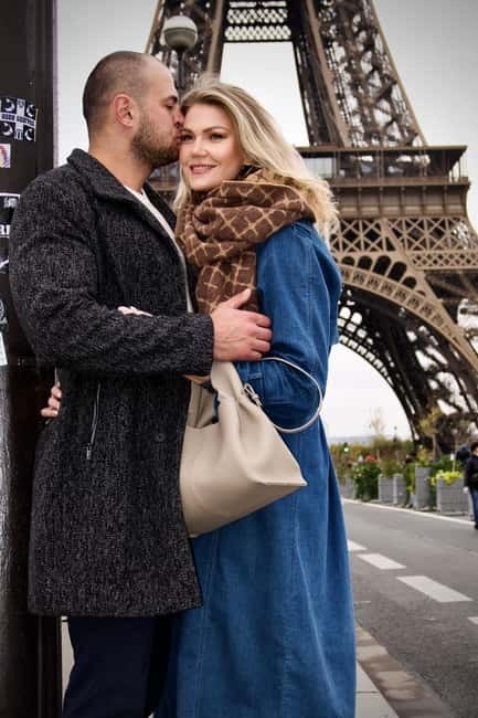 Paris: VIP Private Photo Tour - Eiffel Tower & Louvre - Scenic Break at Place du Trocadéro with Eiffel Tower Views