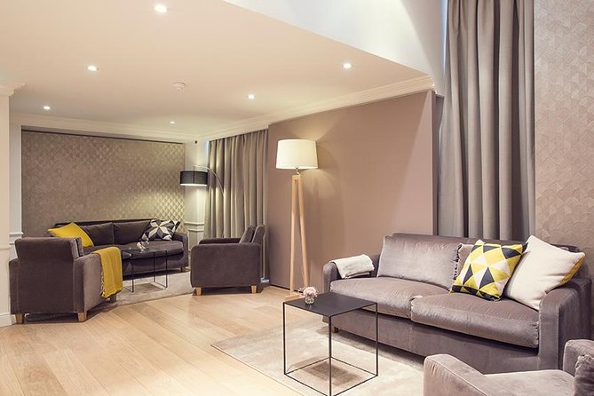 Paris VIP Shopping Experience with Lounge Access, Lunch and Transfer - Key Points