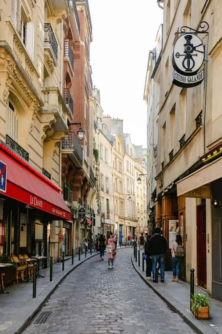 Paris: Welcome to Paris Group Walking Tour - Exploring Neighborhoods: Le Marais, Saint-Germain, and the Latin Quarter