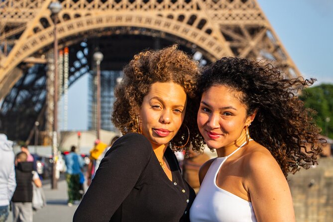 Paris: Your Own Private Photoshoot at the Eiffel Tower - The Value of High-Resolution Photos Delivered Quickly
