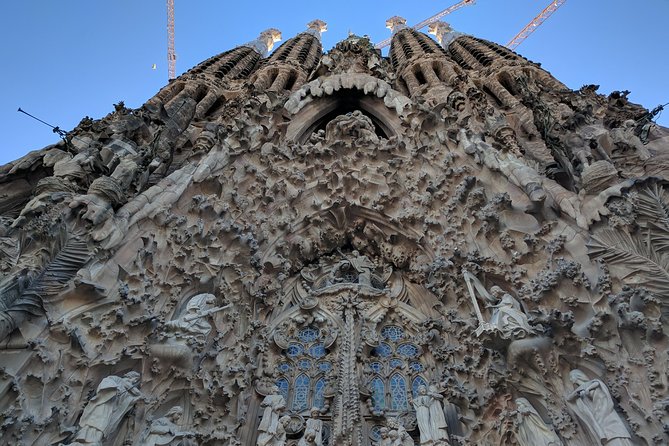 Park Guell and Sagrada Familia, Gaudí's Masterpieces Private Tour - Accessibility and Physical Considerations