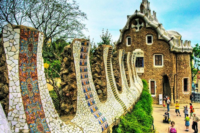 Park Guell and Sagrada Familia Private Tour with Hotel pick-up - Visiting the Sagrada Familia’s Majestic Façade