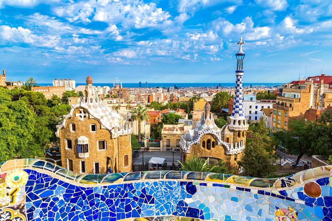 Park Guell and Sagrada Familia Tour in Barcelona - Highlights of the Guides’ Expertise and Presentation