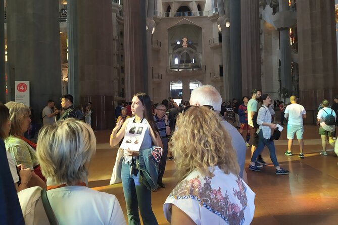 Park Guell and Sagrada Familia Tour in Barcelona - Physical Requirements and Accessibility