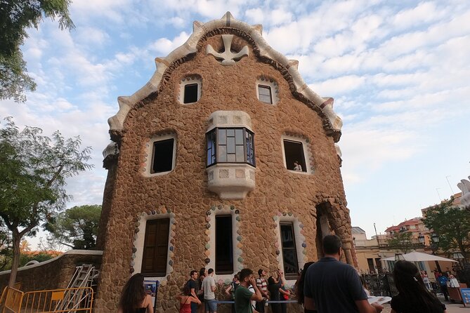 Park Guell Guided Private Tour - Group Size and Personal Attention