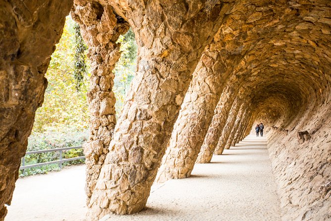 Park Güell: Guided Tour with Optional Gaudí Experience Entry - The Rainbow Mosaic and Main Staircase Entrance