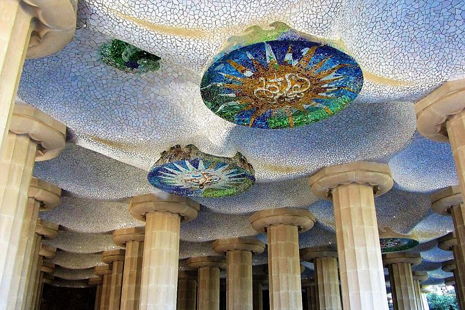 Park Güell: Guided Tour with Optional Gaudí Experience Entry - Practicalities: Group Size, Guides, and Accessibility
