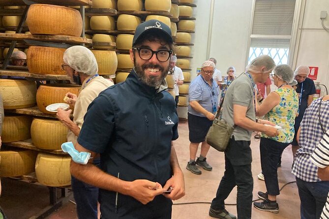 Parmigiano Cheese Factory Visit and Tasting - The Guides and Their Impact on the Experience
