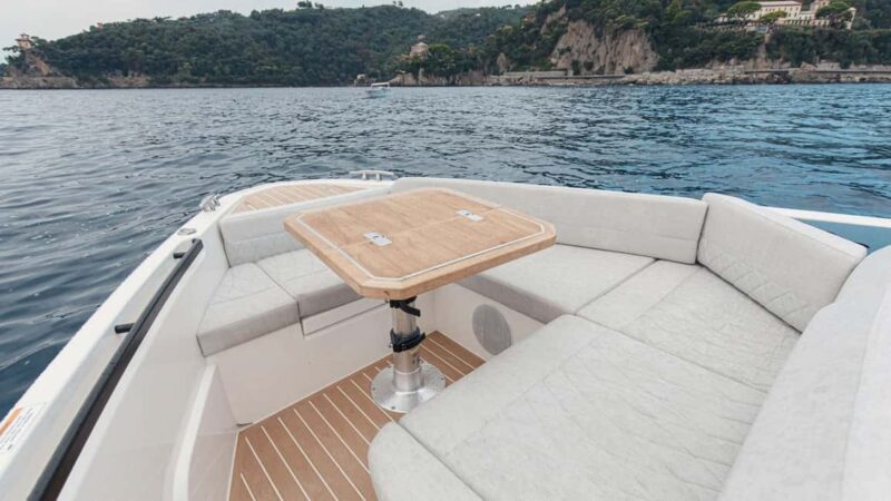 Paros: Private Luxury Boat Day Trip with Snacks and Drinks - Meeting Point and Accessibility