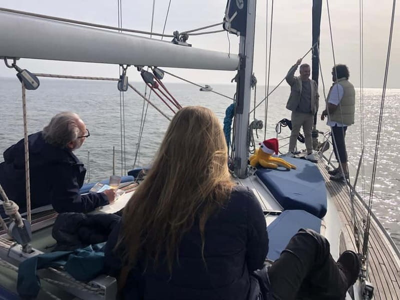 Parque das Nações: Yoga and meditation at sunrise aboard a sailboat! - Key Points