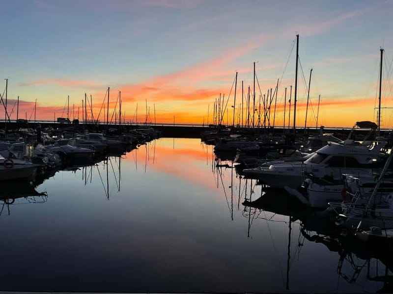 Parque das Nações: Yoga and meditation at sunrise aboard a sailboat! - Guided Yoga and Meditation on the Water