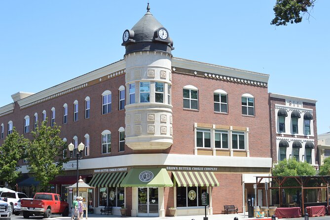 Paso Robles Scavenger Hunt Walking Tour and Game - Key Points