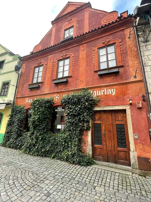 Passau: to Prague via Cesky Krumlov with walking Guided Tour - Exploring Cesky Krumlov’s Historic Center
