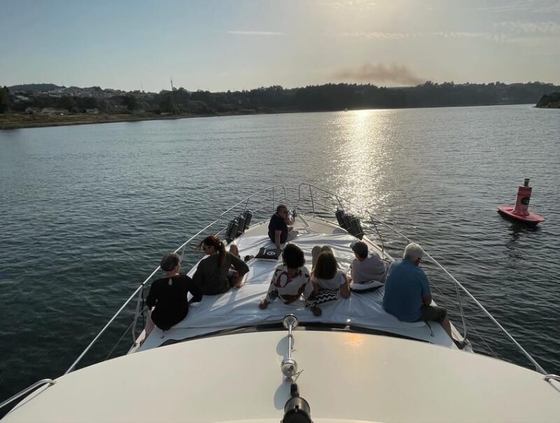 Passeio de barco rio douro inesquecível - Wine and Snacks on a Relaxed Yacht Trip