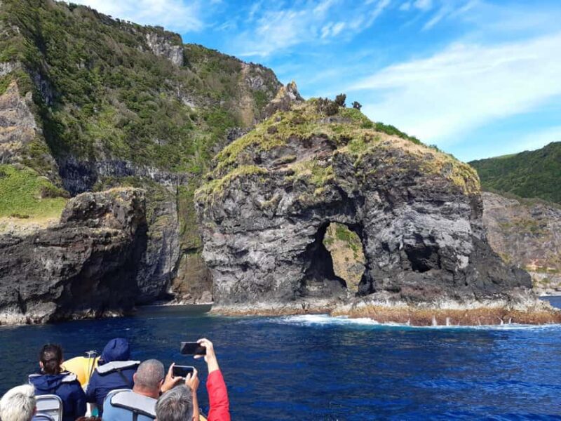 Passeios Turísticos: Trip to Corvo by Boat - From Santa Cruz das Flores to Corvo Island by Boat