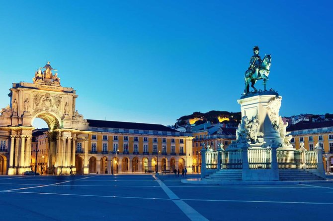 Passing the Year in a Boat with Champagne and Fireworks - Who Should Consider This Tour