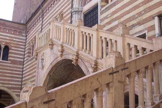 Passionate Verona: Living Romeo and Juliet's Story - The Role of the Passionate Guides and Group Size