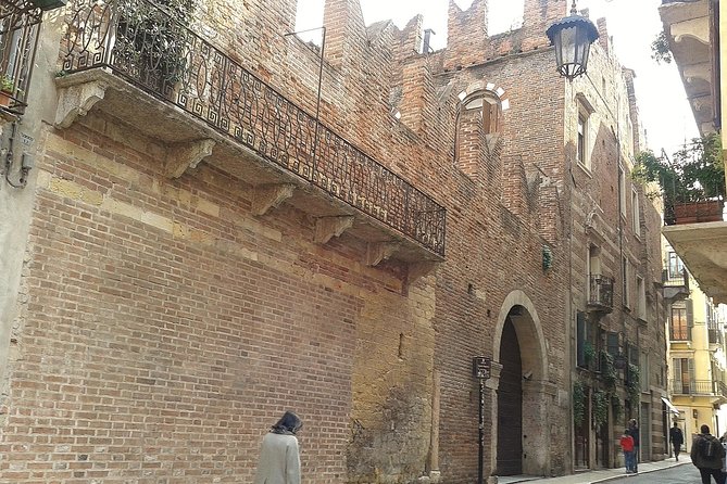Passionate Verona: Living Romeo and Juliet's Story - Practical Information and Meeting Points