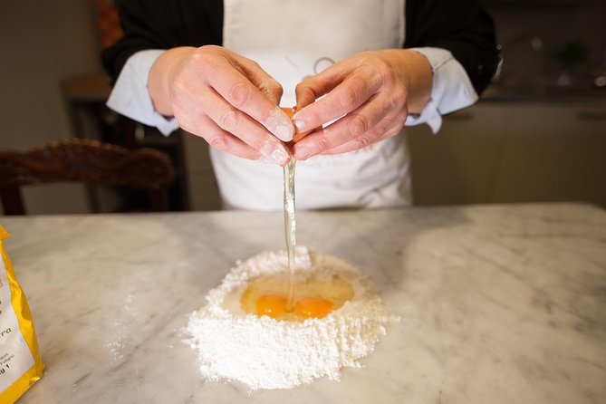 Pasta and Tiramisu class with Mamma in Spoleto - The Aperitivo: Prosecco and Nibbles to Warm Up