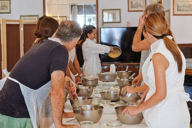 Pasta and Tiramisu Cooking Class in Rome, Piazza Navona - The Enchanting Venue: A Roman Restaurant Overlooking Piazza Navona