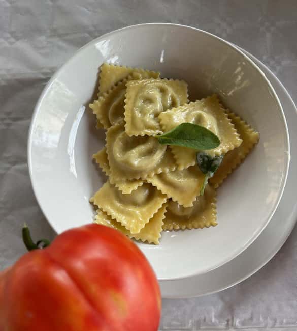 Pasta Cooking Class in a Garden near Pompeii - Practical Details: Meeting Point and Group Size
