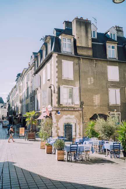 Pau Old Town Guided Private Walking Tour - Exploring the Old Town’s Cobblestone Streets and Historic Facades