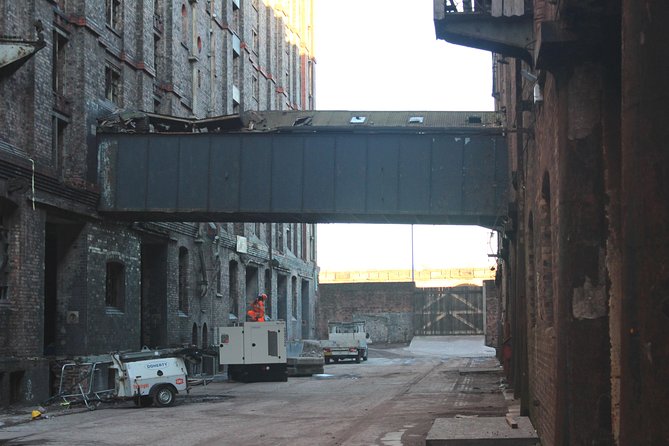 Peaky Blinders Coach Tour of Outer Liverpool & The Wirral - Key Points