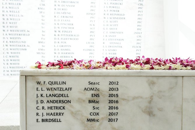 Pearl Harbor USS Arizona and Honolulu City Tour - Visiting the National Memorial Cemetery of the Pacific (Punchbowl)
