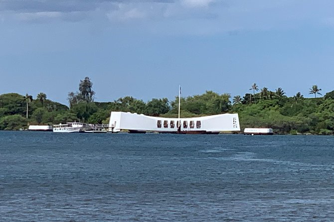 Pearl Harbor, USS Arizona & Hawaiian History Small-Group Tour - Exploring Iolani Palace and Surroundings